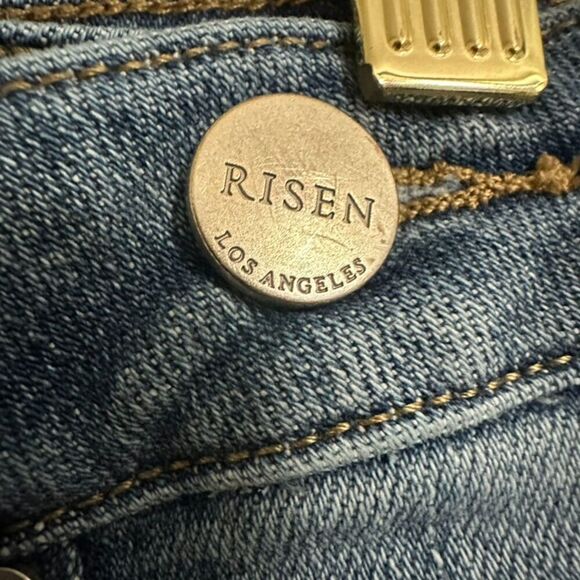 Risen‎ Taylor High Rise Crossover Waist Destroyed Denim Shorts Women's XL Blue - Picture 7 of 9